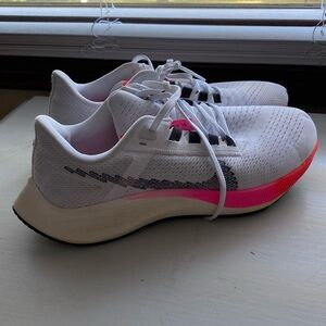 Nike Womens Air Zoom Pegasus 38